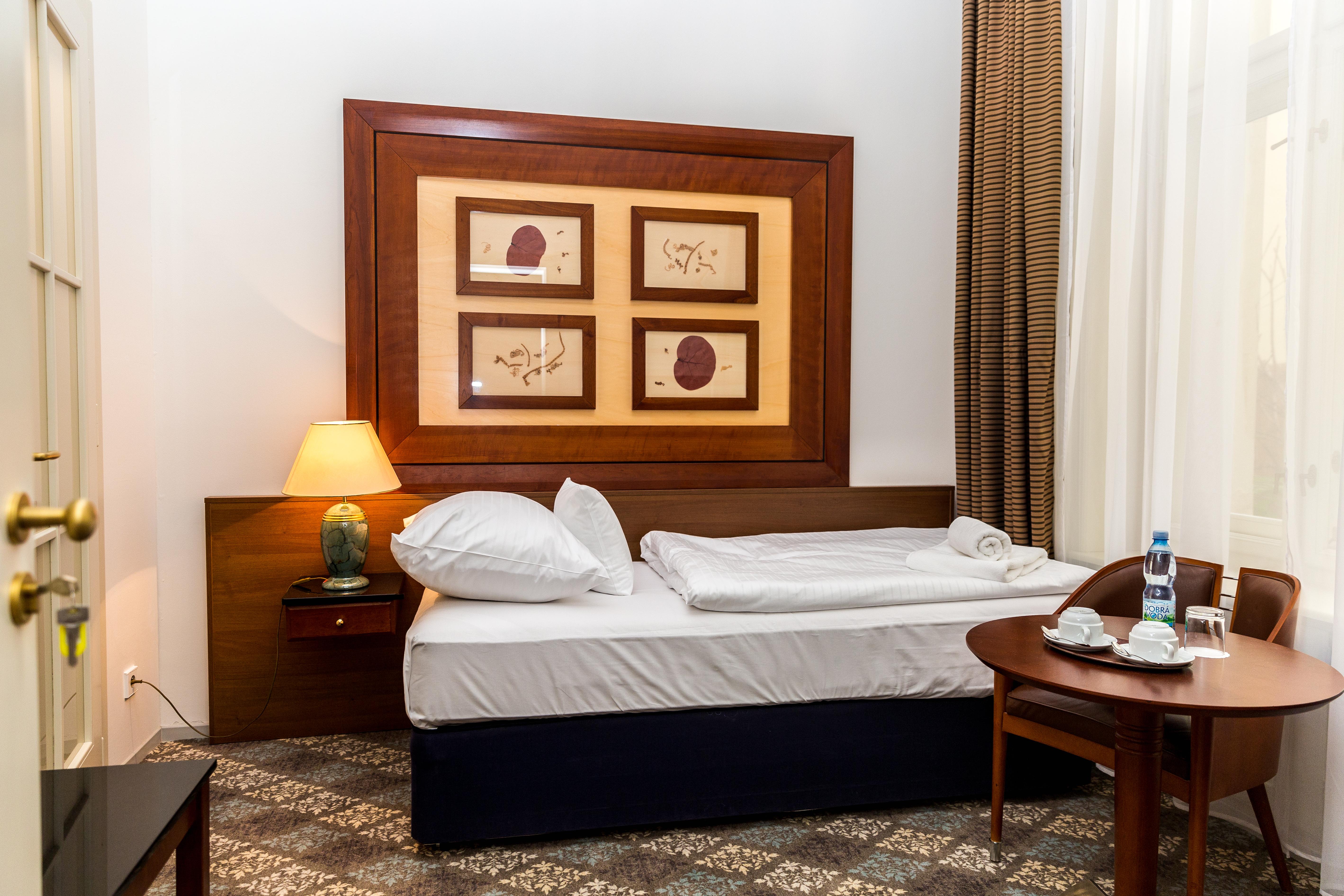 Hotel Kucera การ์โลวีวารี ภายนอก รูปภาพ