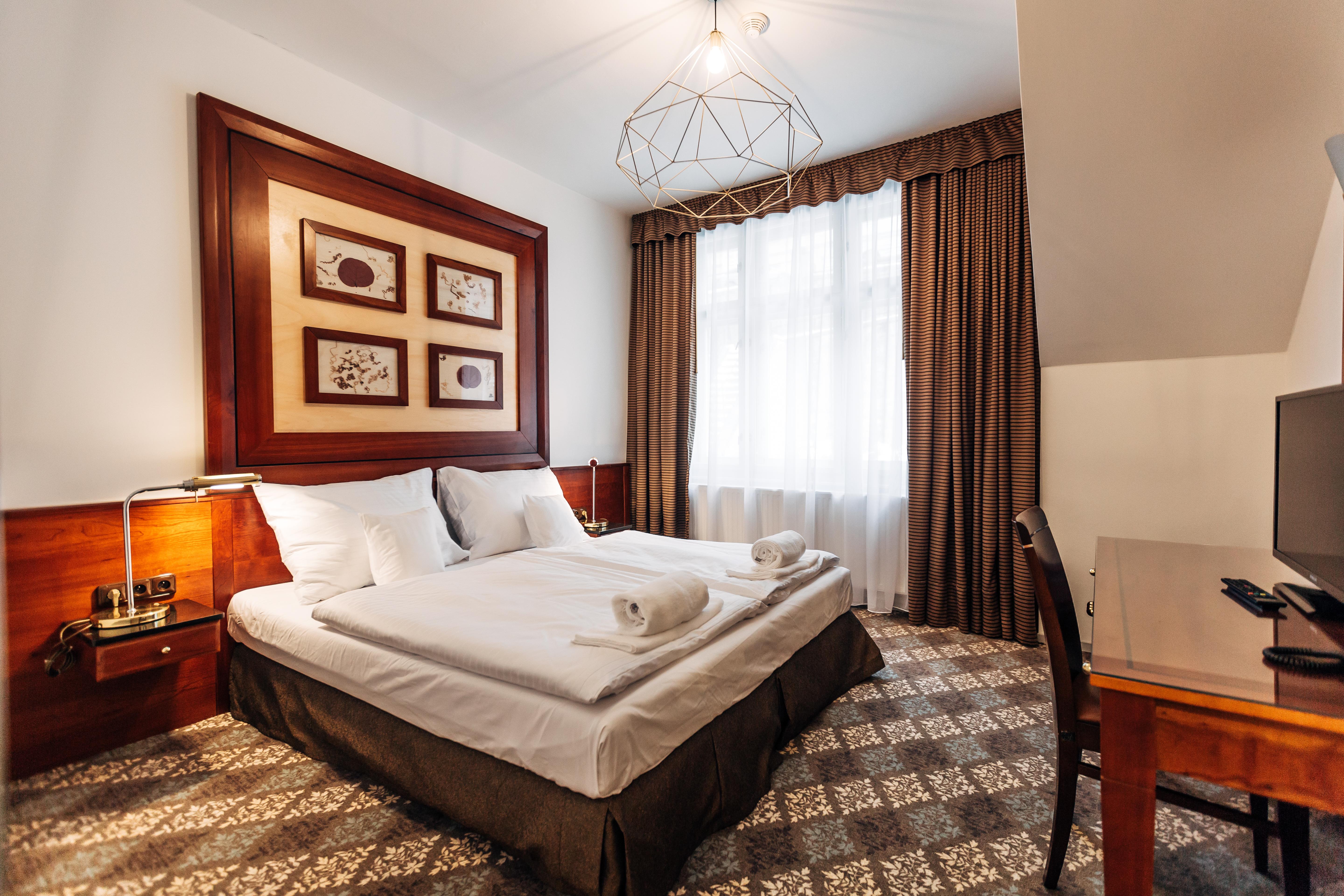 Hotel Kucera การ์โลวีวารี ภายนอก รูปภาพ