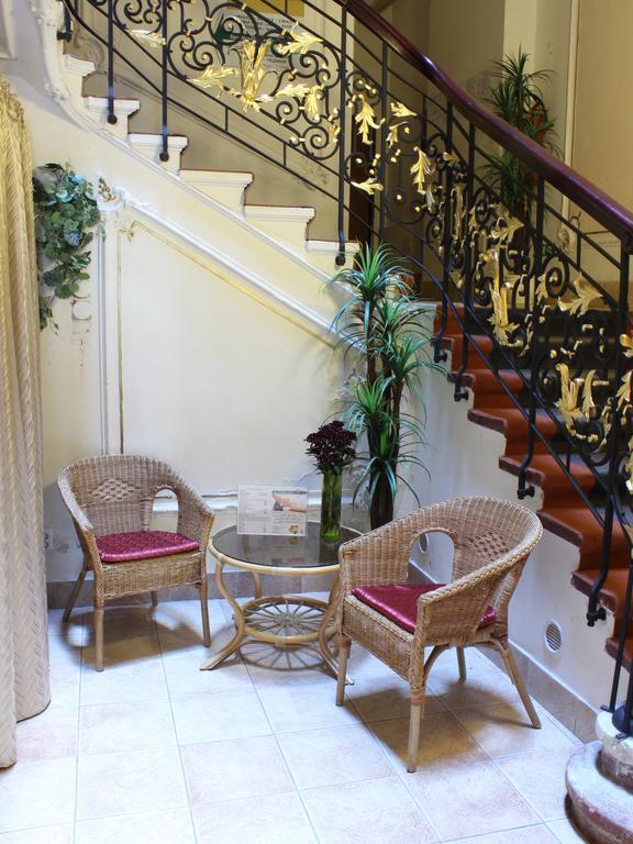Hotel Kucera การ์โลวีวารี ภายนอก รูปภาพ